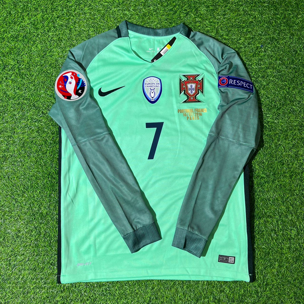 Cristiano Ronaldo Portugal 2018 World Cup Long Sleeve Retro Football Jersey – Front View