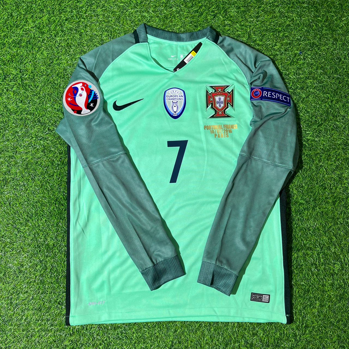 Cristiano Ronaldo Portugal 2018 World Cup Long Sleeve Retro Football Jersey – Front View