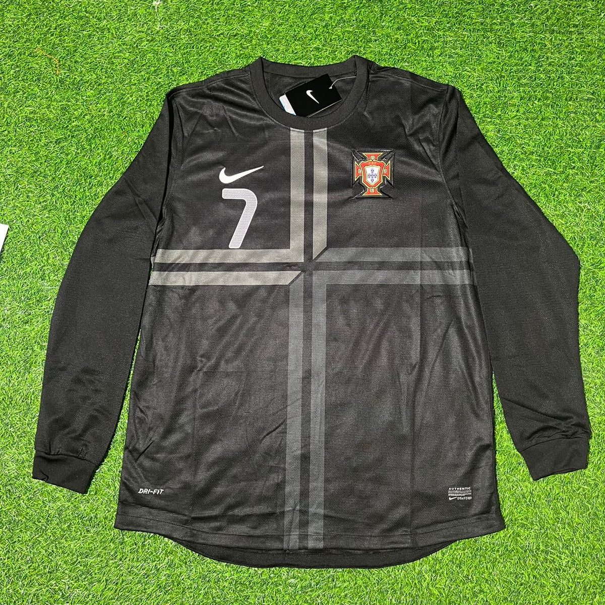 Portugal Euro 2012 Away Black Long Sleeve Retro Football Jersey – Cristiano Ronaldo #7 – 4