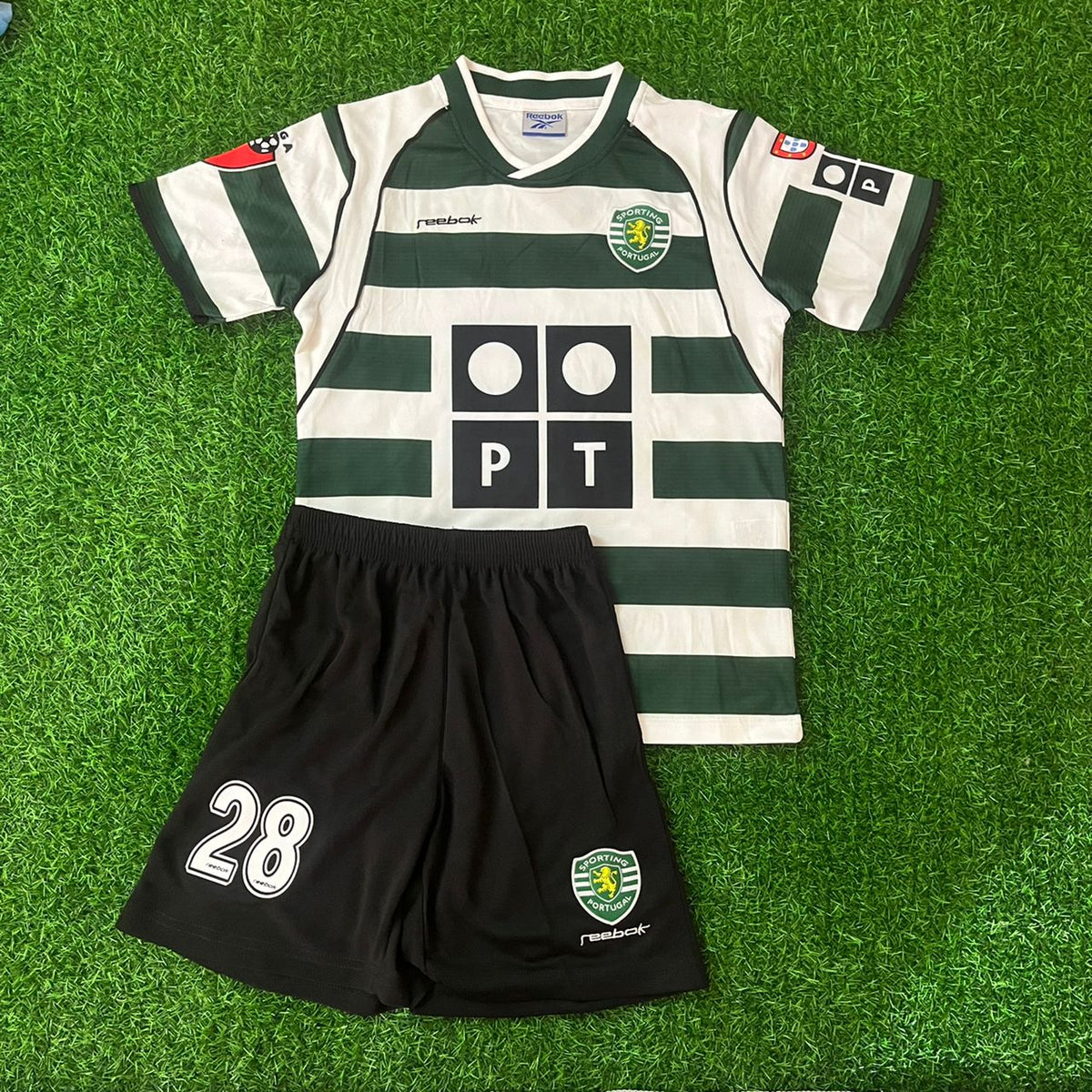Cristiano Ronaldo Sporting CP Lisbon Kids Children Number 28 Vintage Jersey KinderTrikot Set – Front View