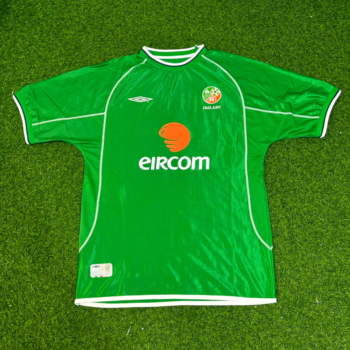 Ireland 2000/2002 Retro Green Football Jersey – Damien Duff – Front View
