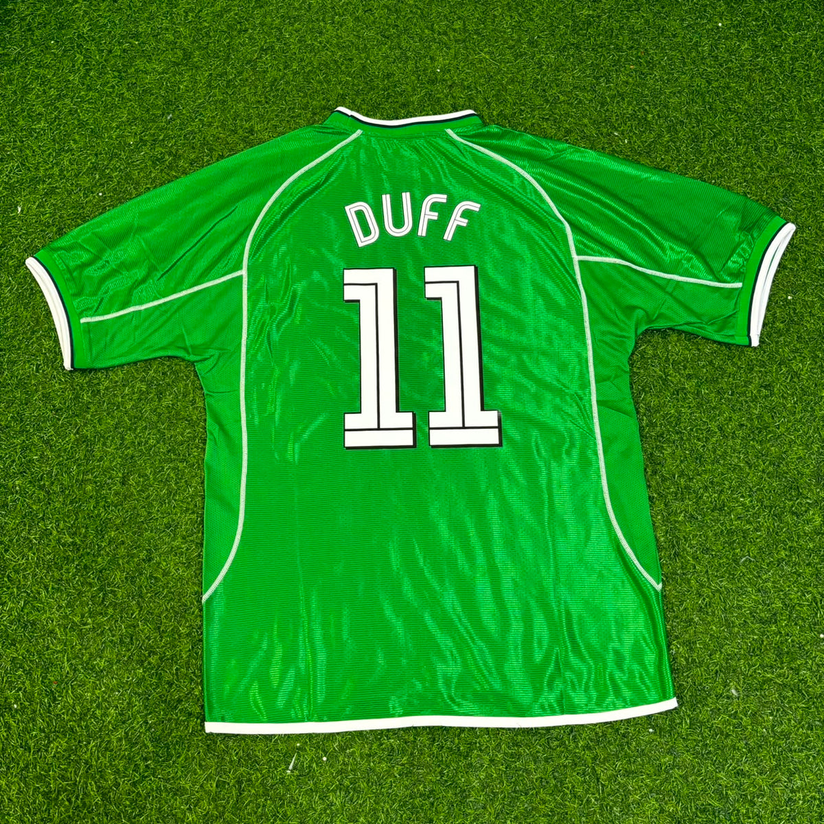 Ireland 2000/2002 Retro Green Football Jersey – Damien Duff – Back View