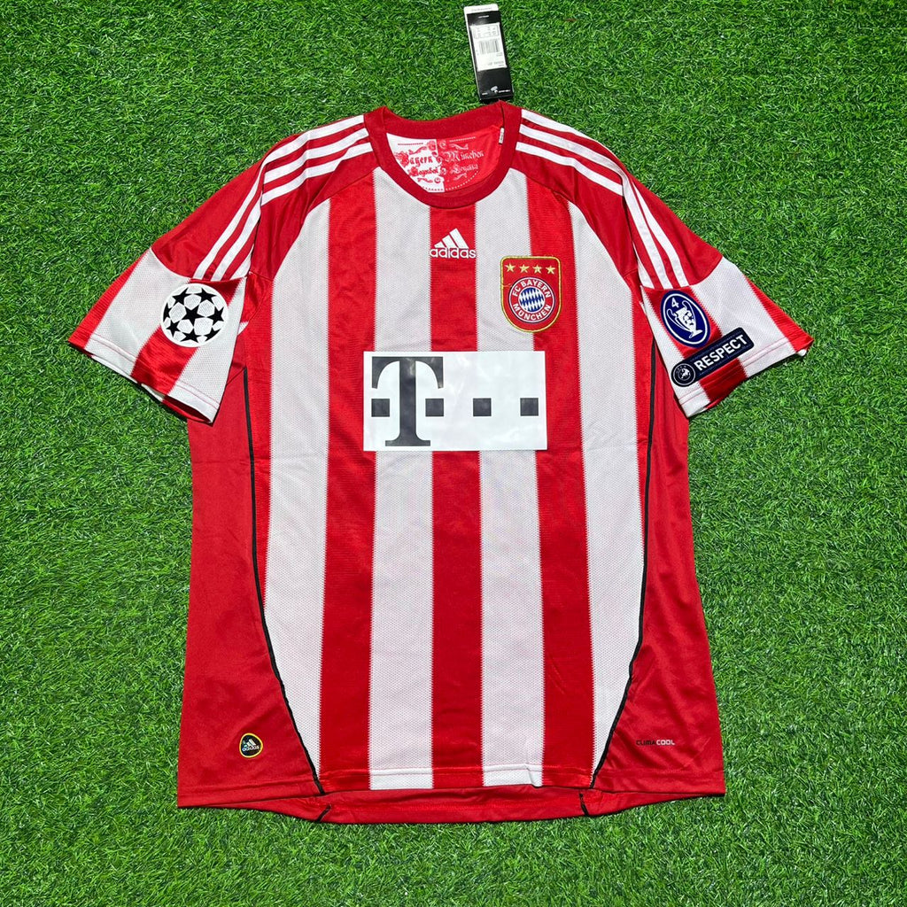 Daniel Van Buyten Bayern Munich 2010/11 Home Jersey – Front View