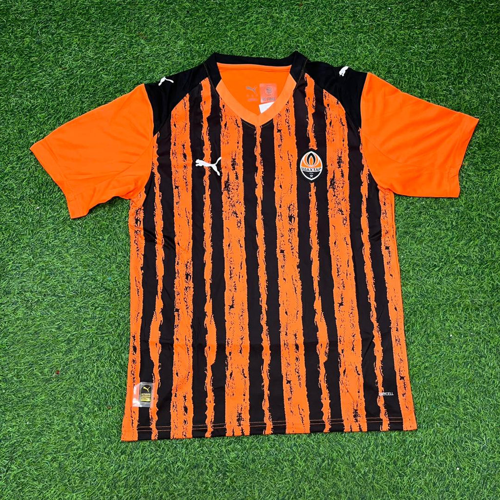 Willian Shakhtar Donetsk Retro Football Jersey – Front View