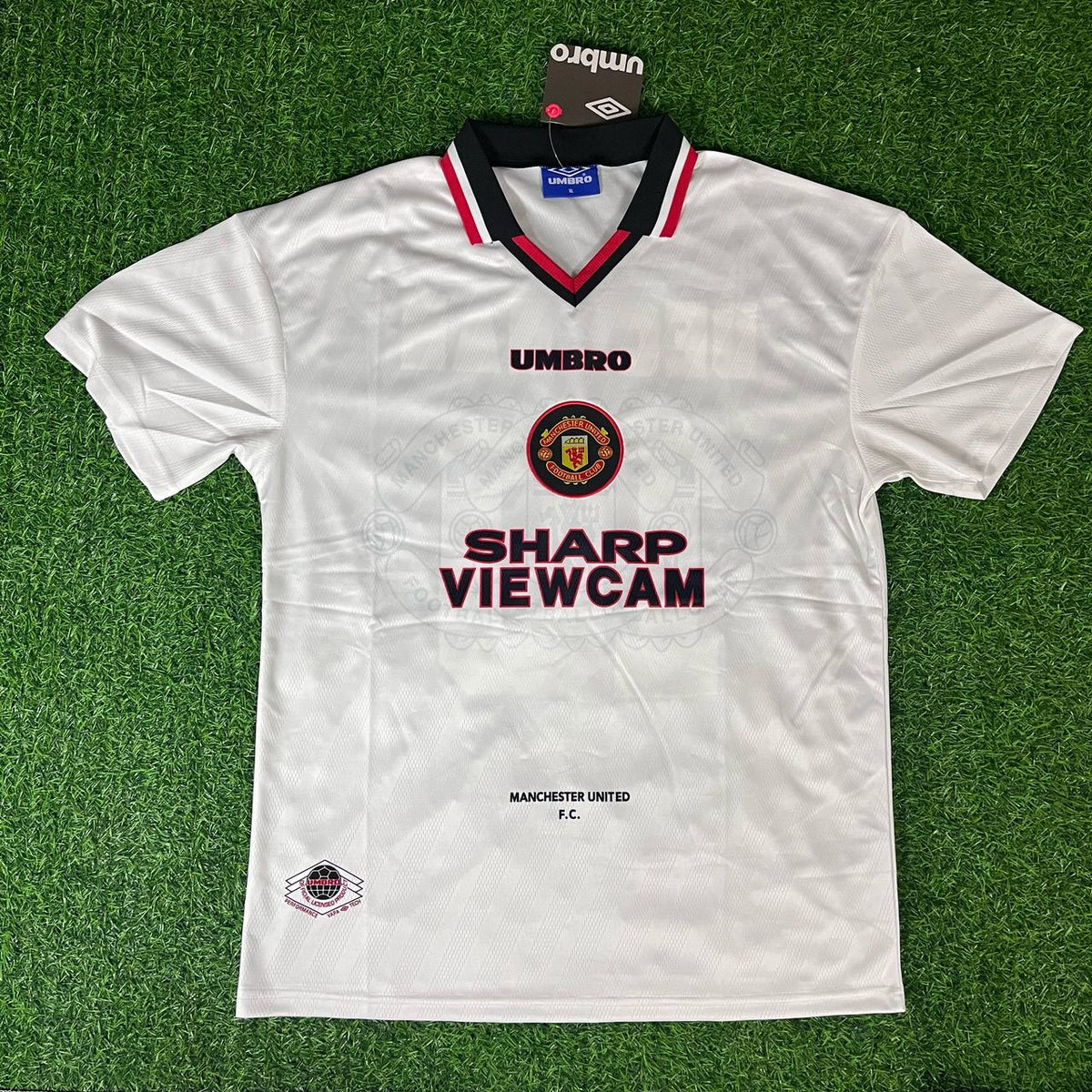 David Beckham #10 – Manchester United 1996/97 White Retro Jersey – Front View