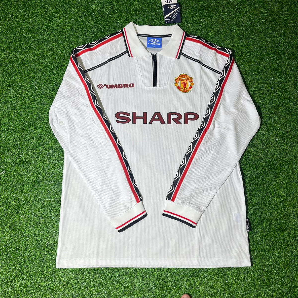 1999 David Beckham Manchester United White Long Sleeve Retro Football Jersey Collection – Front View