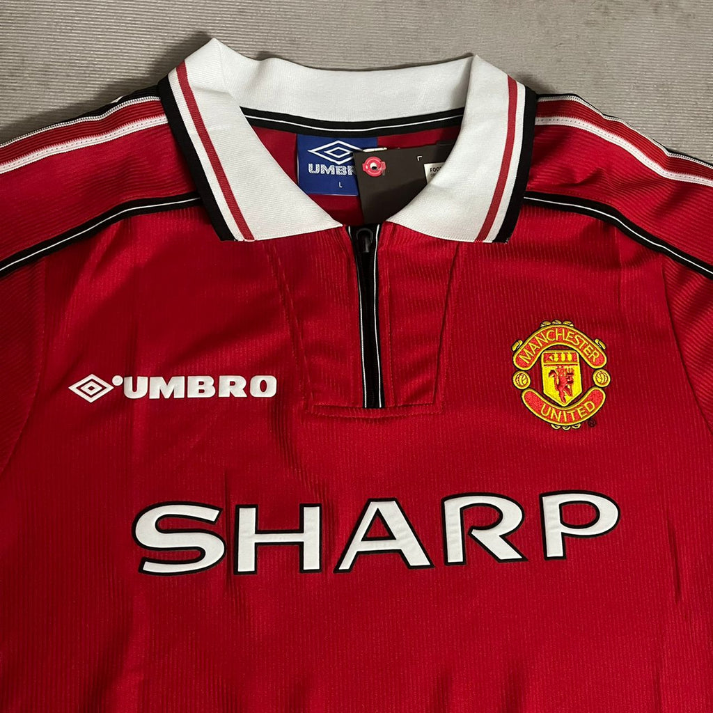 Ryan Giggs Manchester United 1999 Red Retro Football Jersey – Detailed View