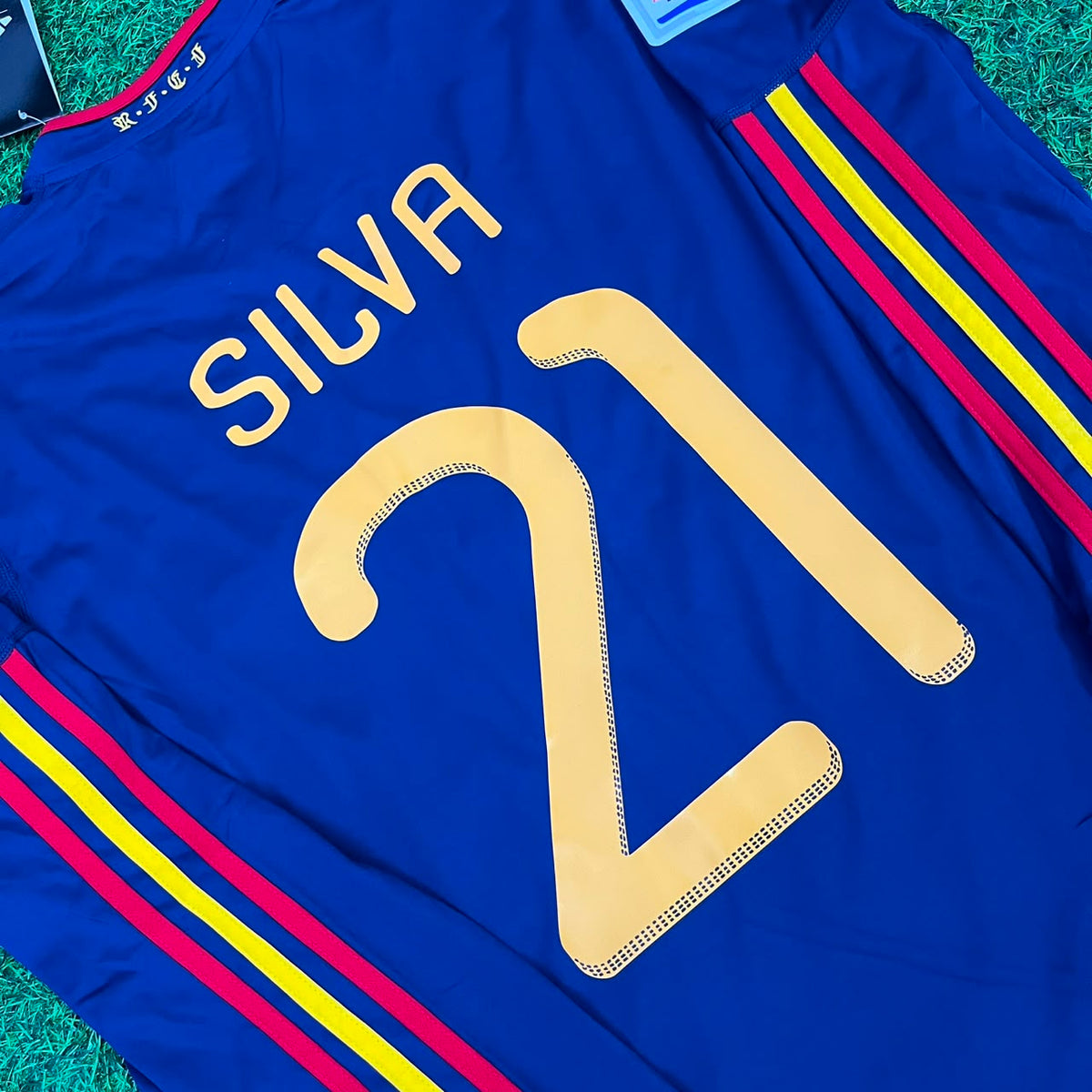 David Silva - Spain 2010 World Cup Final Retro Jersey – Detailed View