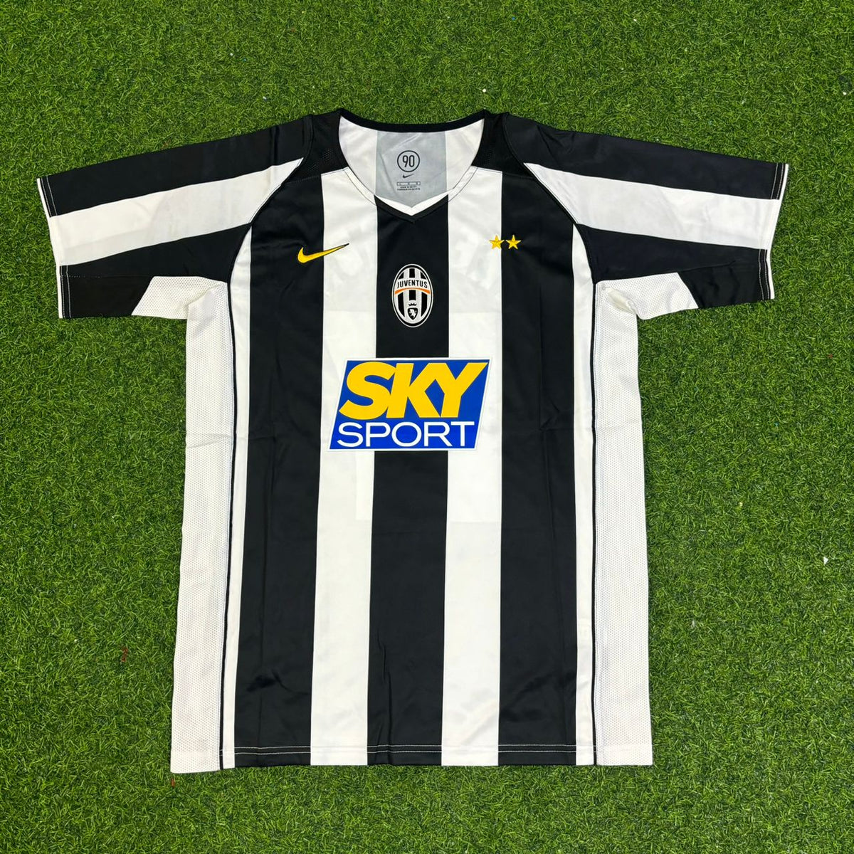 David Trezeguet #17 Juventus 2004-2005 Black White Home Retro Football Jersey – Front View