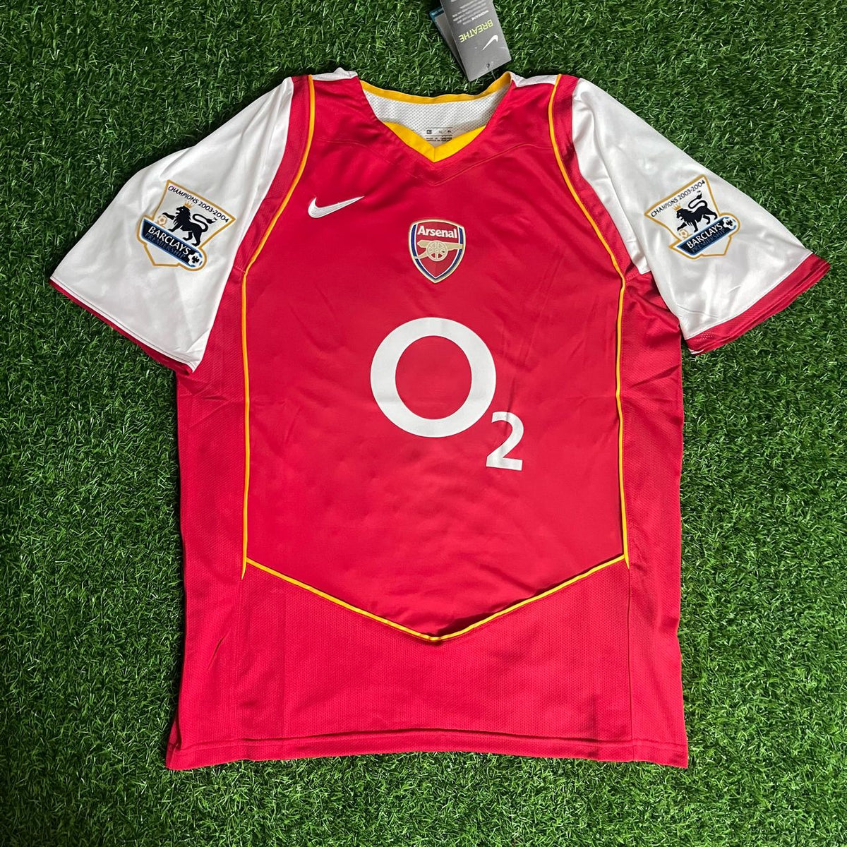 Dennis Bergkamp 10 - Arsenal 2004/2005 O2 Red Retro Kit Jersey – Front View