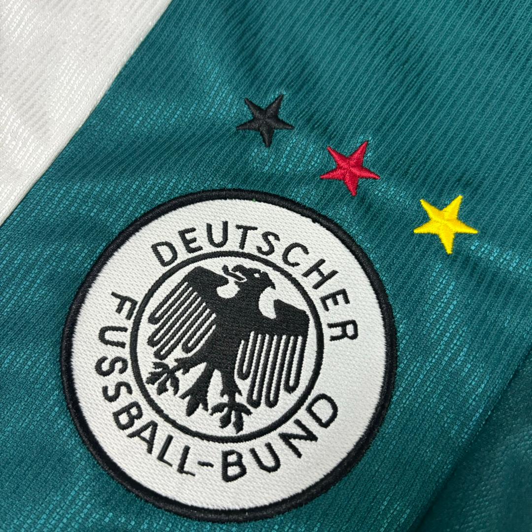 1998 Deutschland Saison Auswärts Germany Retro Fußballtrikot Jersey – Front View