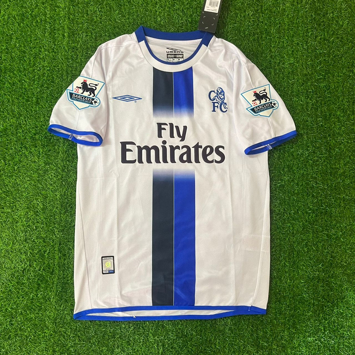 Ricardo Carvalho Chelsea Away 2004 Retro Football Jersey – Front View