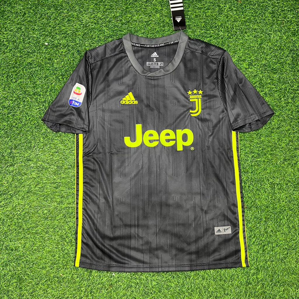 Juventus 2017-2018 Home Retro Football Jersey – Douglas Costa – Front View