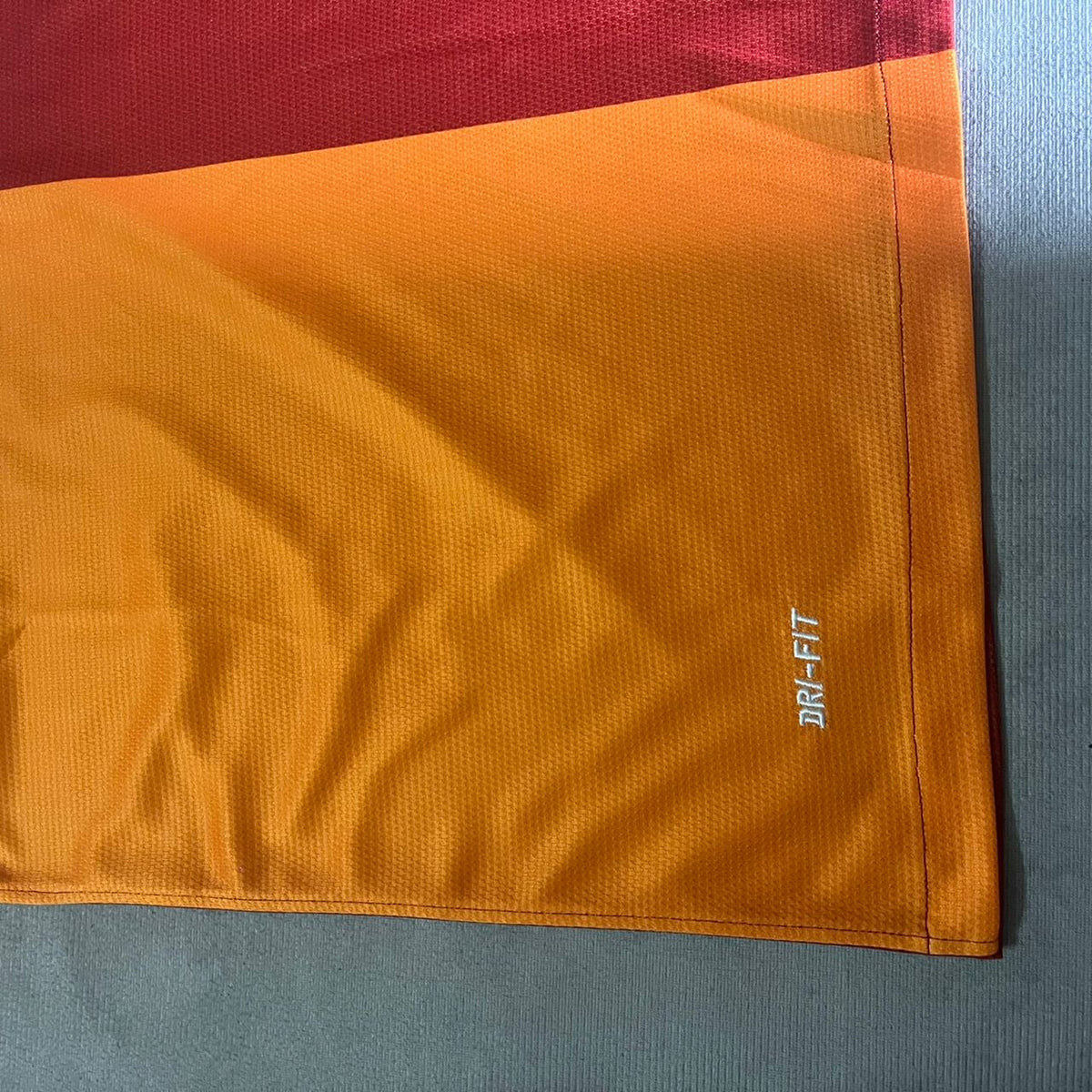 2013/14 Galatasaray Retro Formasi Home Jersey – Wesley Sneijder 10 – 6
