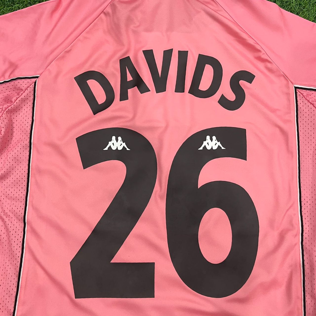 Edgar Davids – Juventus 1996/98 Retro Pink Kit Jersey – | | – Detailed View