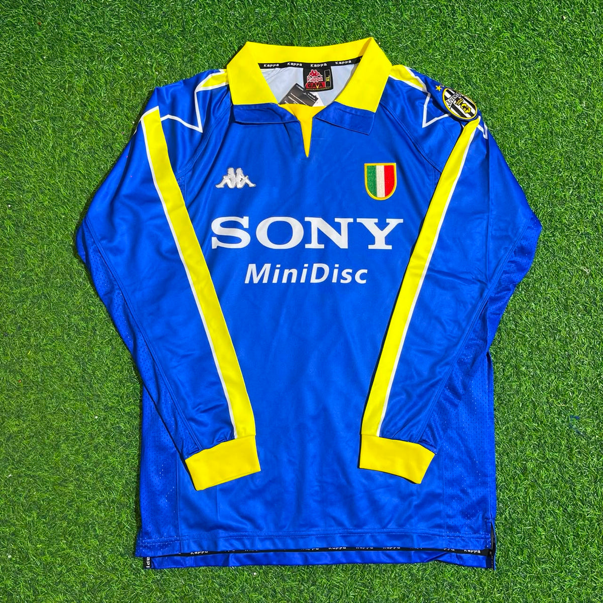 Edgar Davids Juventus 1997–1998 Long Sleeve Retro Football Jersey – Front View