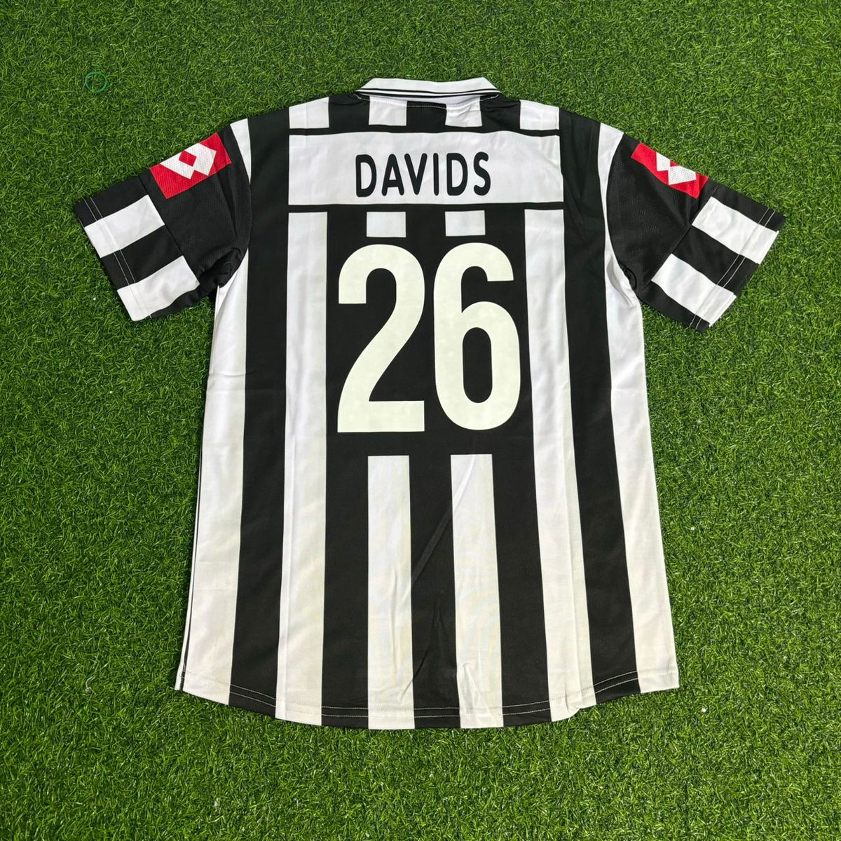 Juventus 2001 2002 Season Retro Jersey – Edgar Davids – Back View