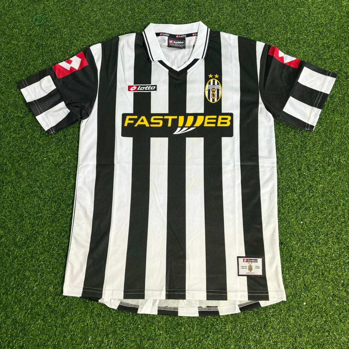 Juventus 2001 2002 Season Retro Jersey – Edgar Davids – Front View