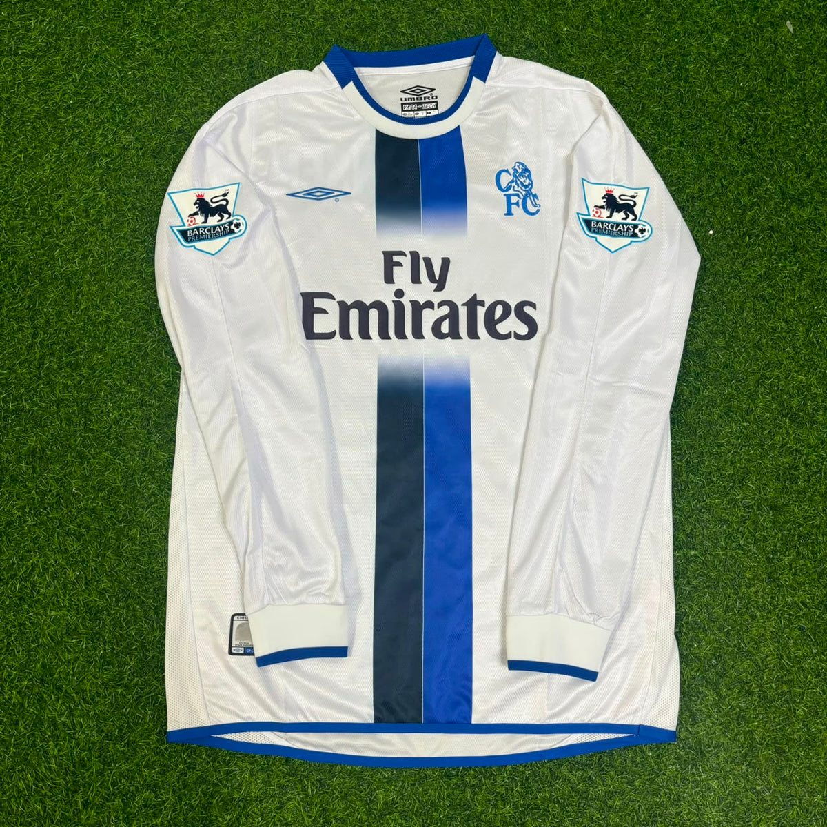 Eidur Gudjohnsen 22 Chelsea Away 2004 Retro White Long Sleeve Jersey Kit – Front View