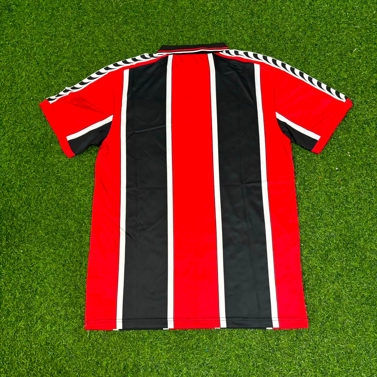 1996/97 Eintracht Frankfurt Saison Heim Retro Fußballtrikot Jersey – Detailed View