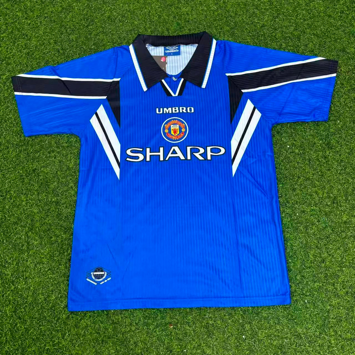 Manchester United 1996/1997 Blue Retro Football Jersey – Eric Cantona – Front View