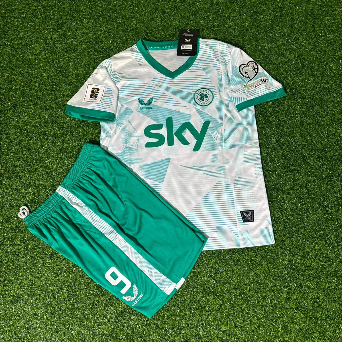 Ireland Éire 2026 World Cup Kids Football Jersey – Evan Ferguson – Front View