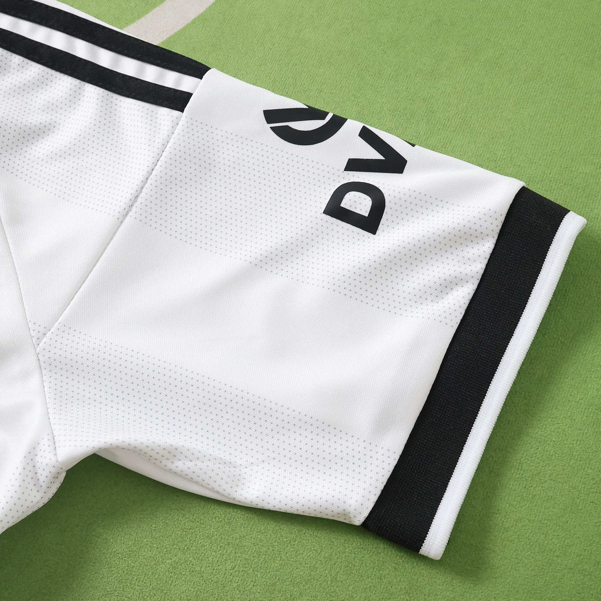 Eintracht Frankfurt 2026-2027 Season Away Football Jersey Trikot Maillot V3
