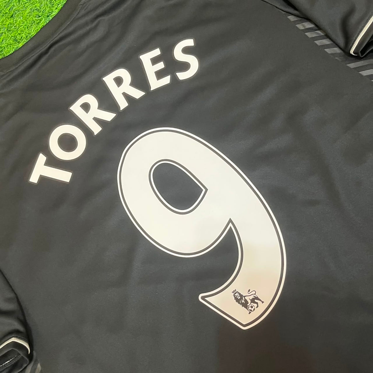 2013/14 Fernando Torres Chelsea Black Retro Football Jersey – Detailed View