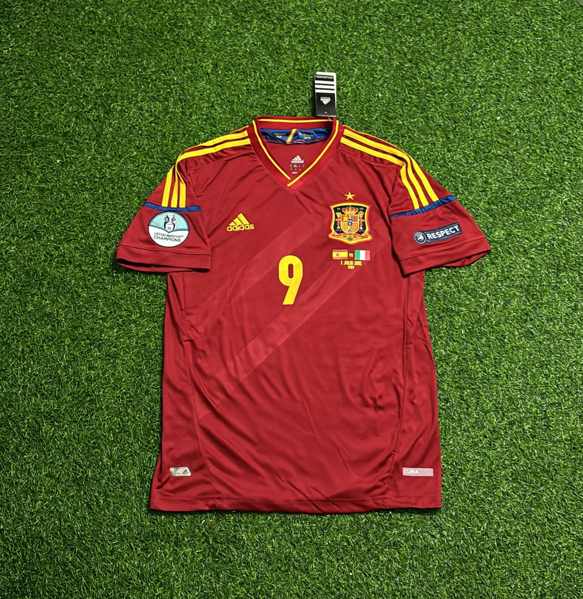 Fernando Torres Spain EURO 2012 Final Retro Football Jersey – Front View