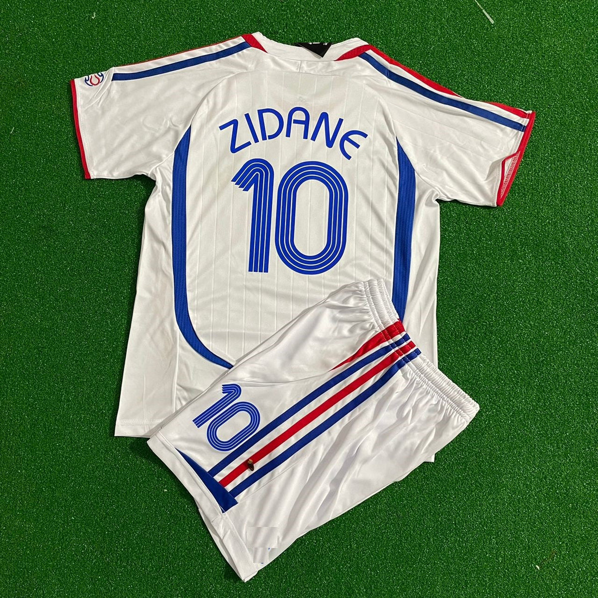 Zinedine Zidane France 2006 World Cup Retro Kids Kit – | KinderTrikot Enfant – Detailed View