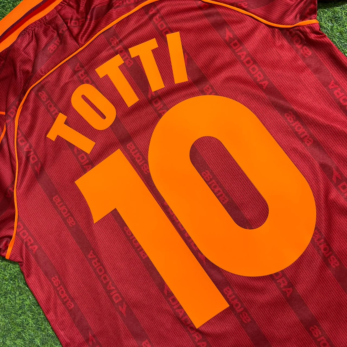 Francesco Totti 1999/00 Retro Football Jersey – Front View