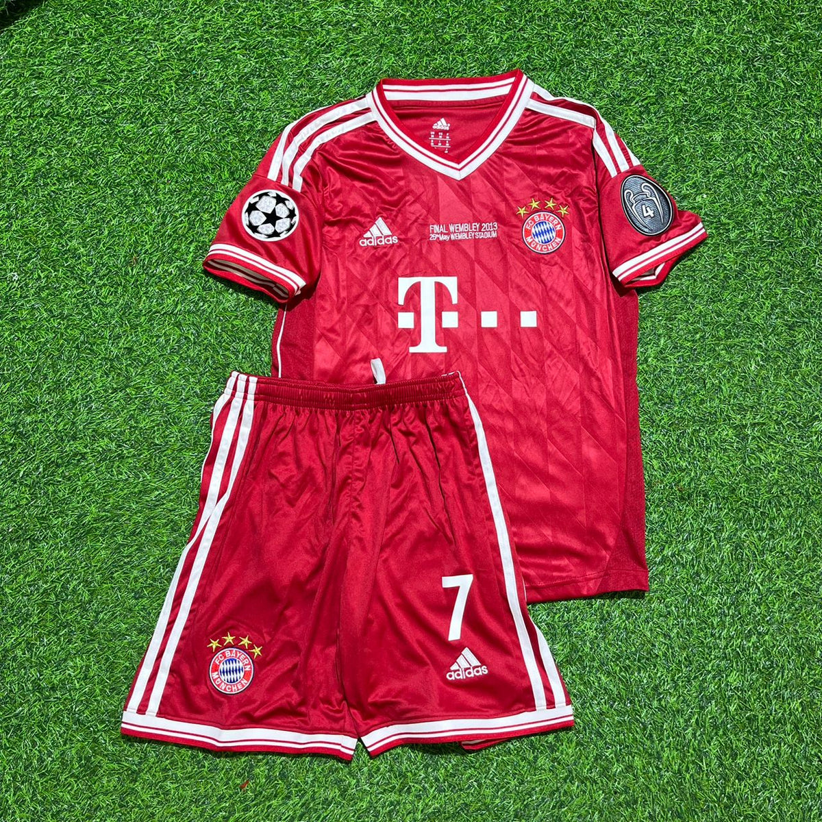 Bayern Munich 2013 Champions League Final Kids Retro Kit – Franck Ribéry #7 – Front View
