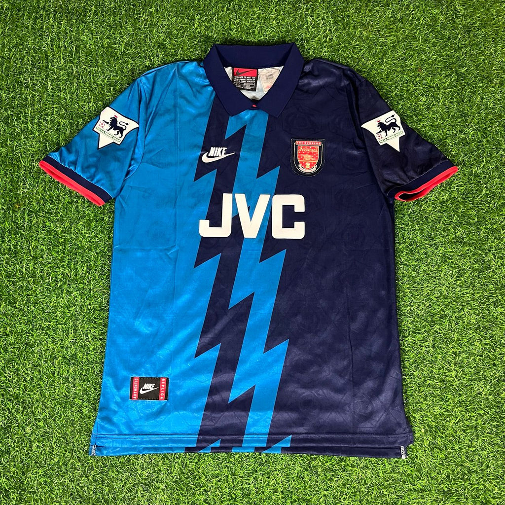 Fredrik Ljungberg 8 – Arsenal Retro Kit Jersey – Front View