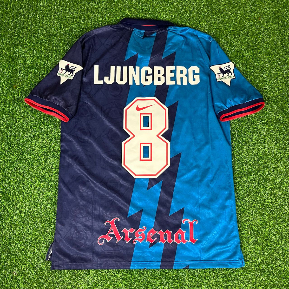 Fredrik Ljungberg 8 – Arsenal Retro Kit Jersey – Back View