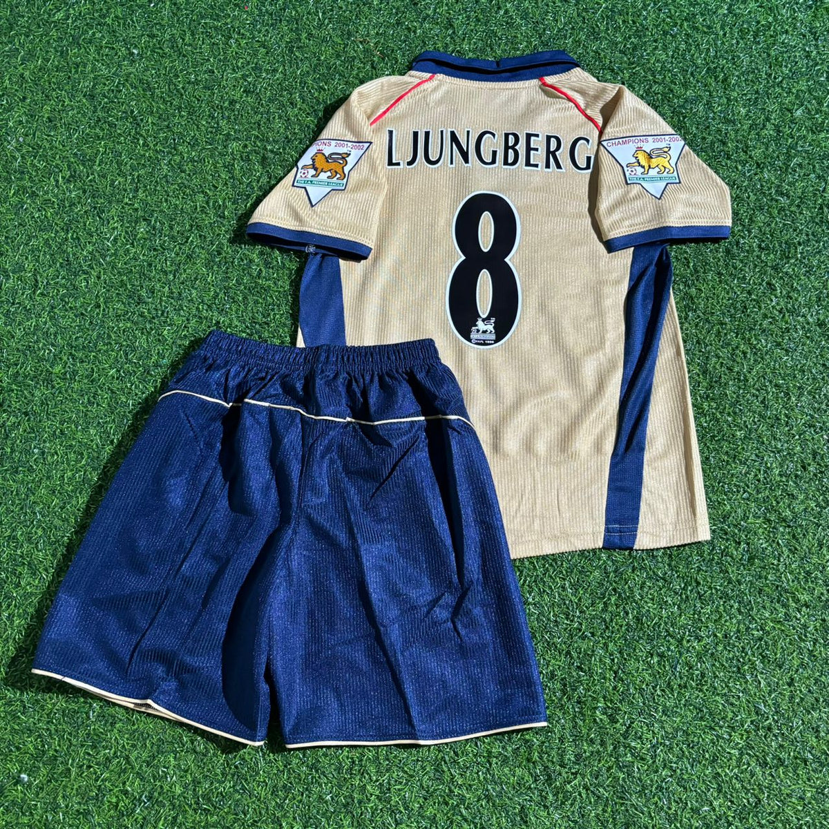 Fredrik Ljungberg #8 Arsenal 2001-2002 Away Golden Kids Retro Football Jersey – Back View
