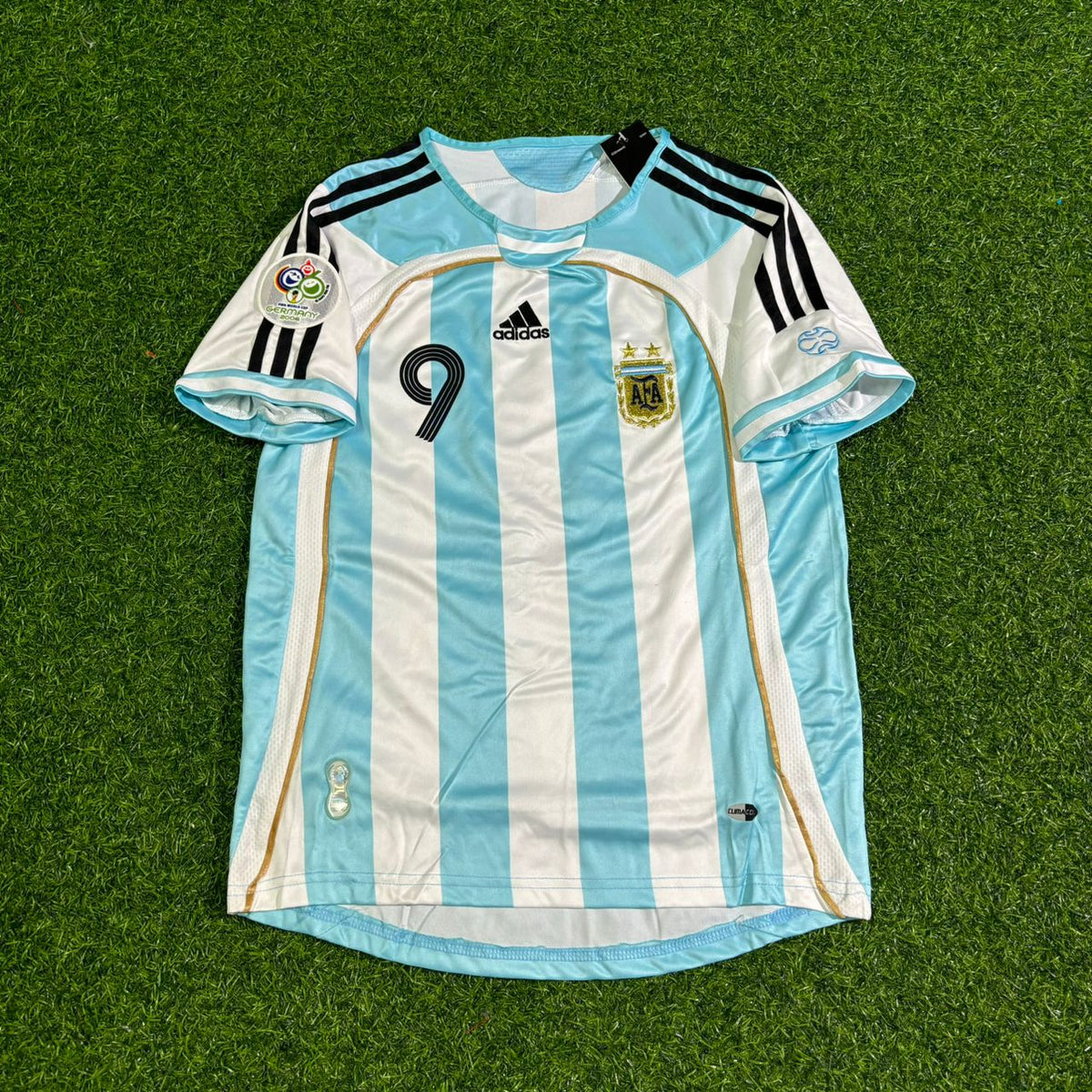 Argentina Retro Soccer Jersey – Gabriel Batistuta – Front View
