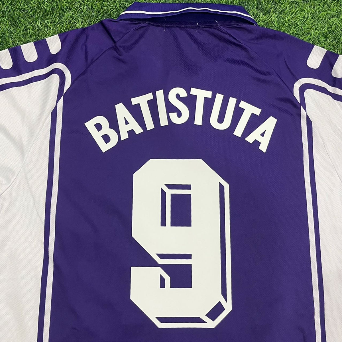 Gabriel Batistuta Fiorentina 1999/00 Retro Football Jersey – Detailed View