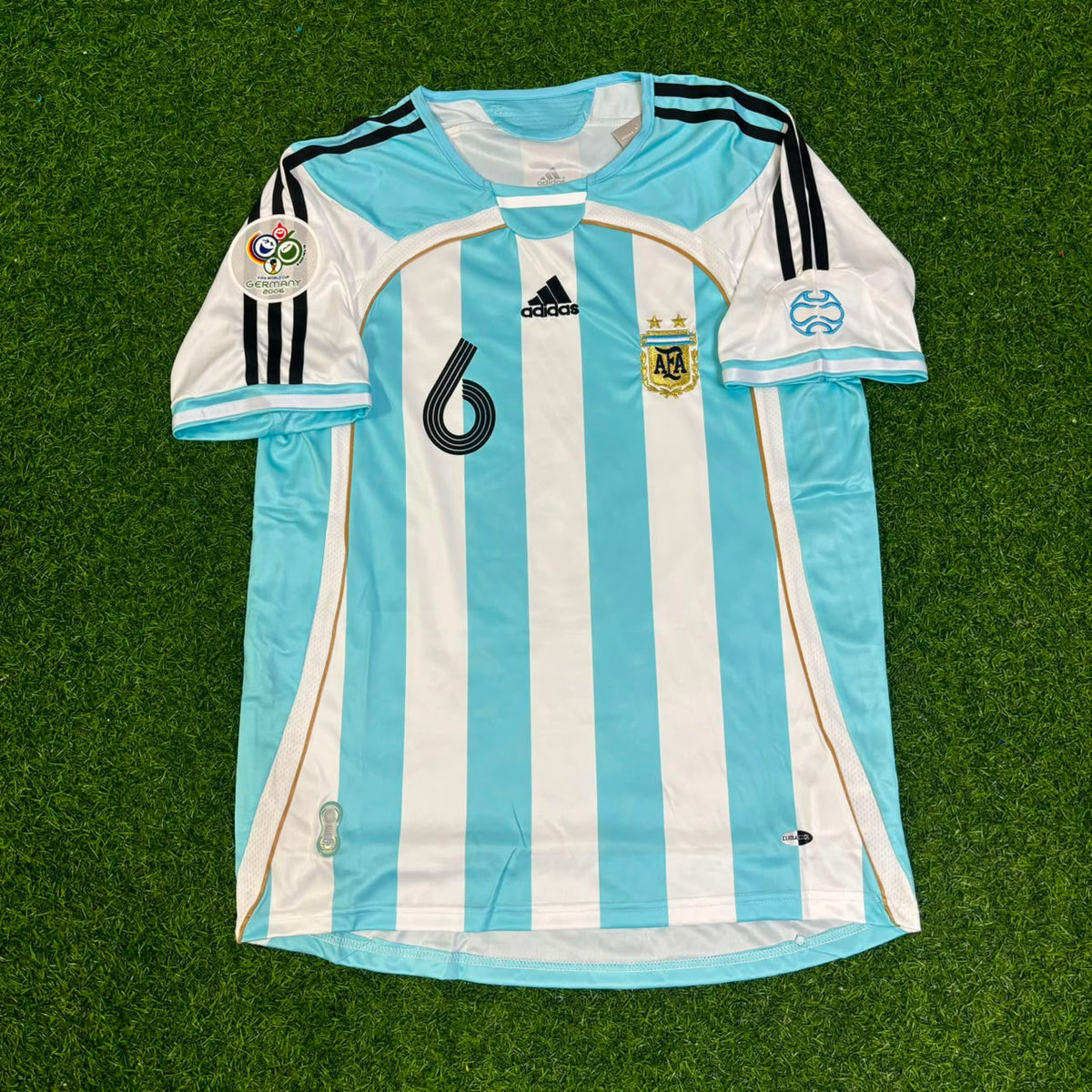 Argentina 2006 World Cup Retro Soccer Jersey – Gabriel Heinze – Front View