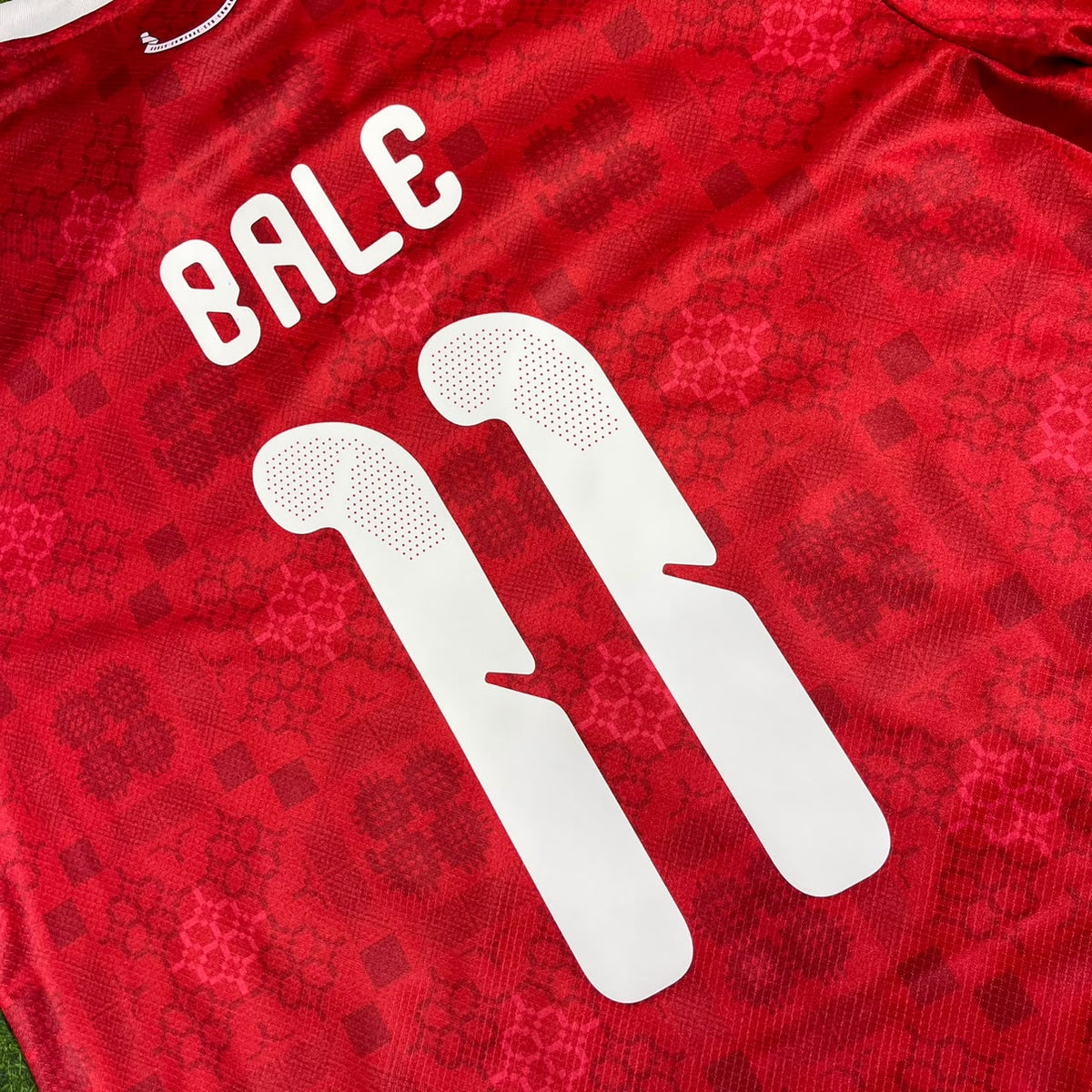 Gareth Bale Wales Legendary Commemorative Jersey Triko – Detailed View