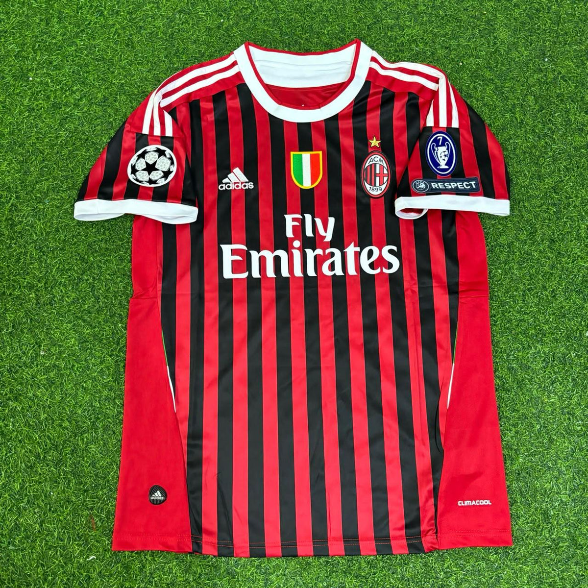 Gennaro Gattuso 8 - AC Milan Home 2011/12 Retro Kit Jersey – Front View