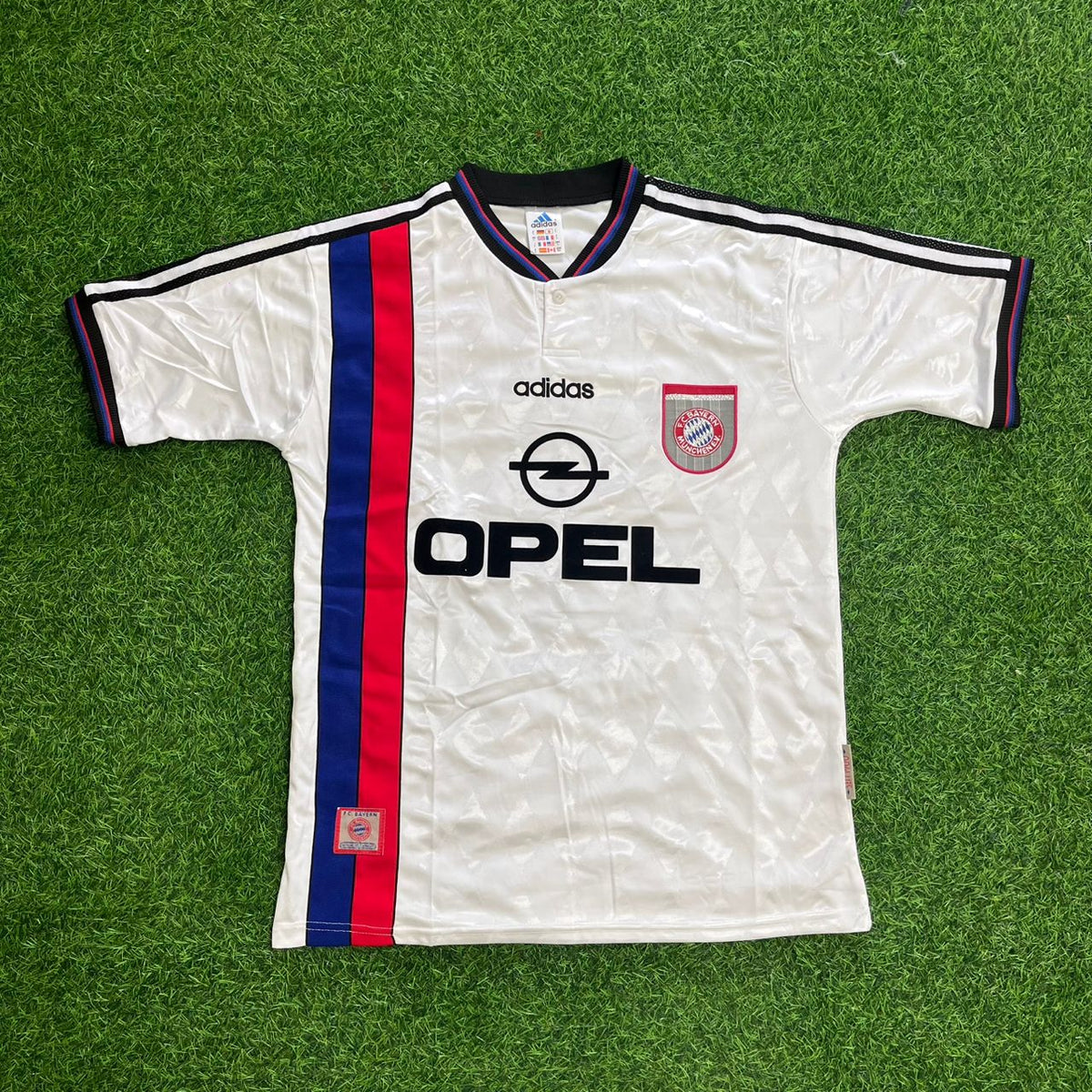 Hasan Salihamidžić Bayern Munich 1997/98 Away White Retro Football Jersey – Front View