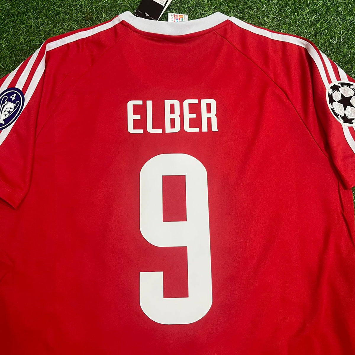 Giovane Élber 9- FC Bayern Munich 2000-2001 Retro Jersey | Kit | – Detailed View