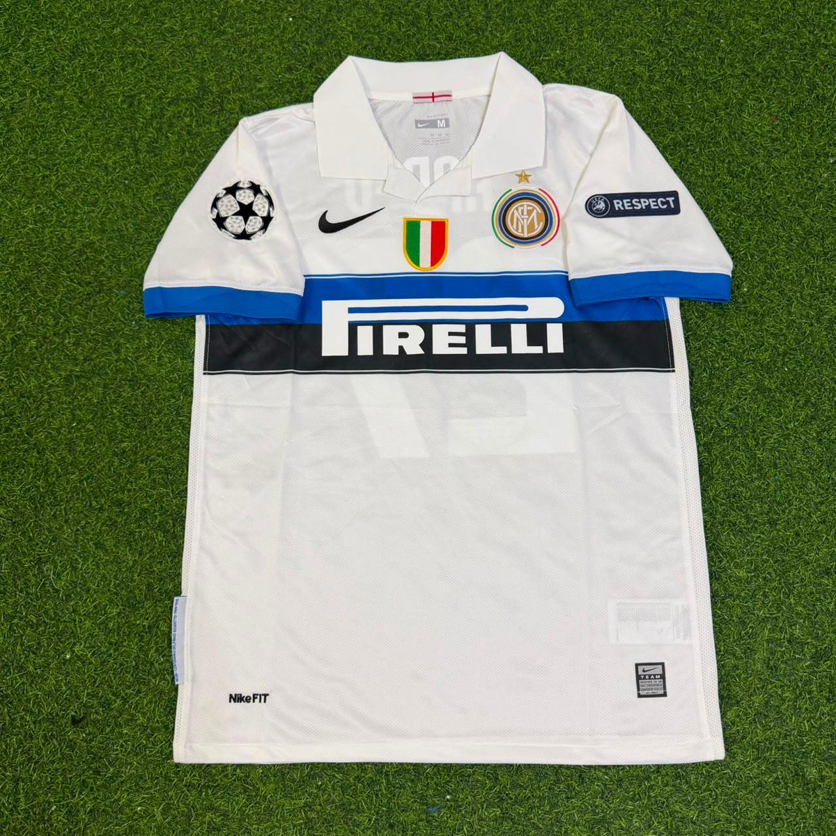Inter 2009/2010 White Retro Football Jersey – Goran Pandev – Front View