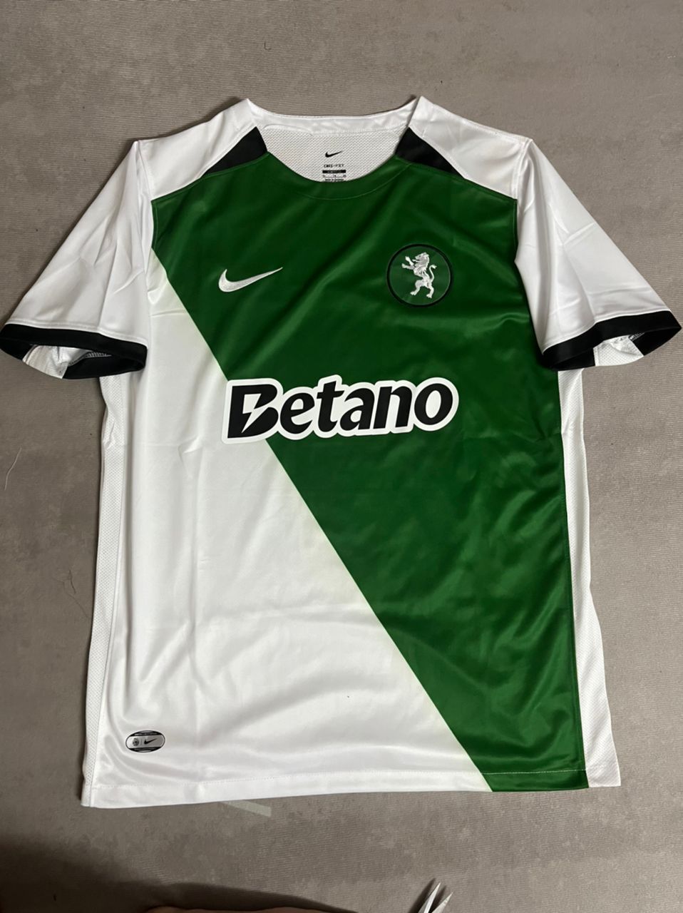 Viktor Gyökeres Sporting CP Lisbon 100th Year Special Commemorative Football Jersey – Front View