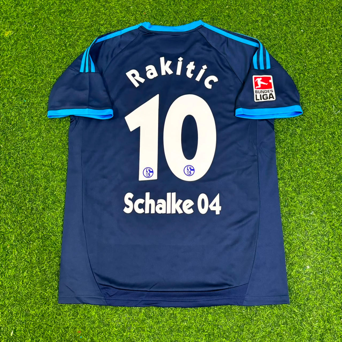 Schalke 04 Retro Away Home Jersey 10-11 Rot Football Jersey – Ivan Rakitic – Back View