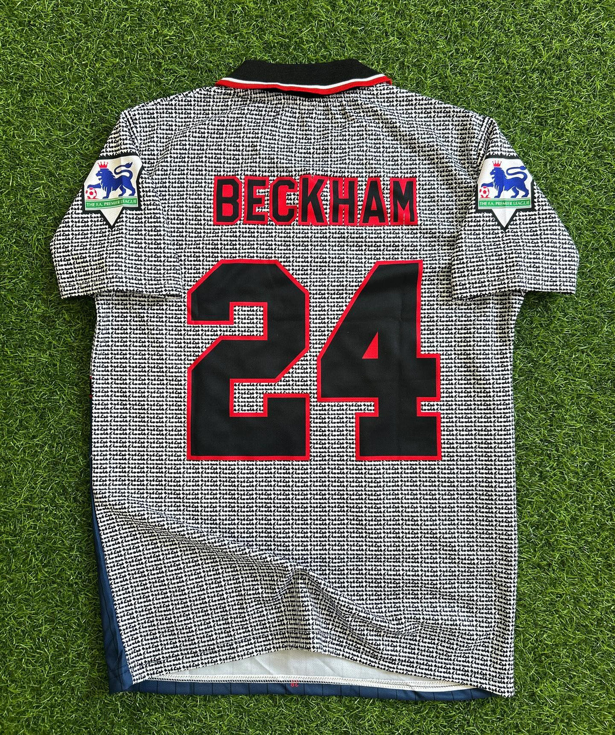 David Beckham Manchester United Retro Jersey – Detailed View