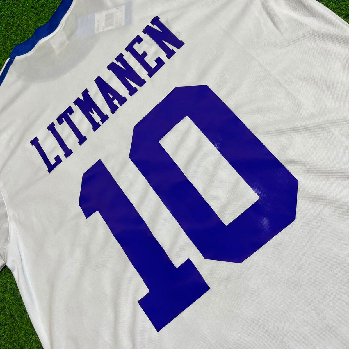 Jari Litmanen Finland Home Retro Football Shirt Jalkapallopaita – Detailed View