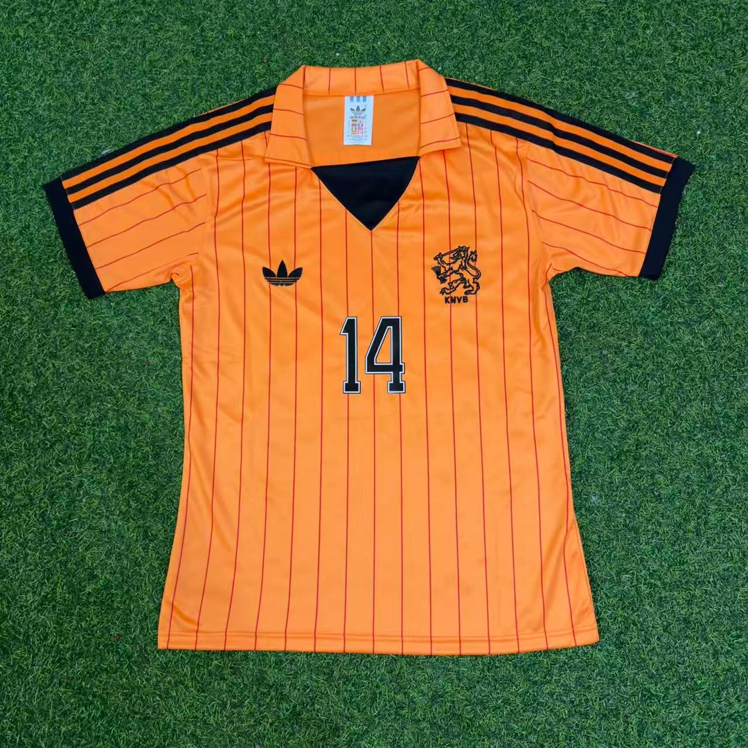 Johan Cruyff 1974 Retro Football Kit – Front View