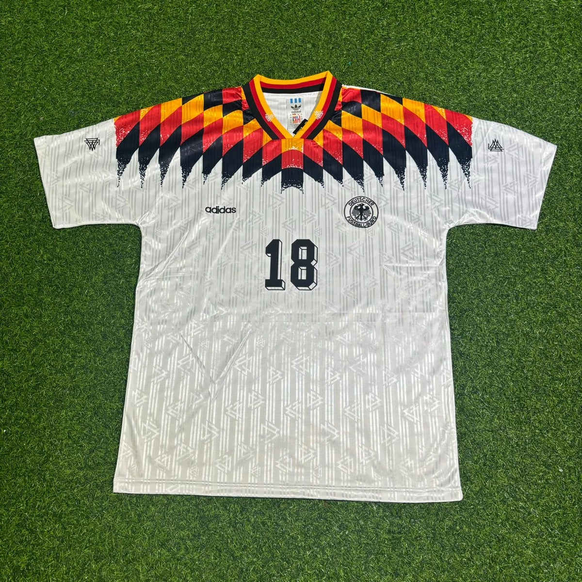 Jürgen Klinsmann Deutschland 1994 Weltmeisterschaft Retro Football Jersey – Front View