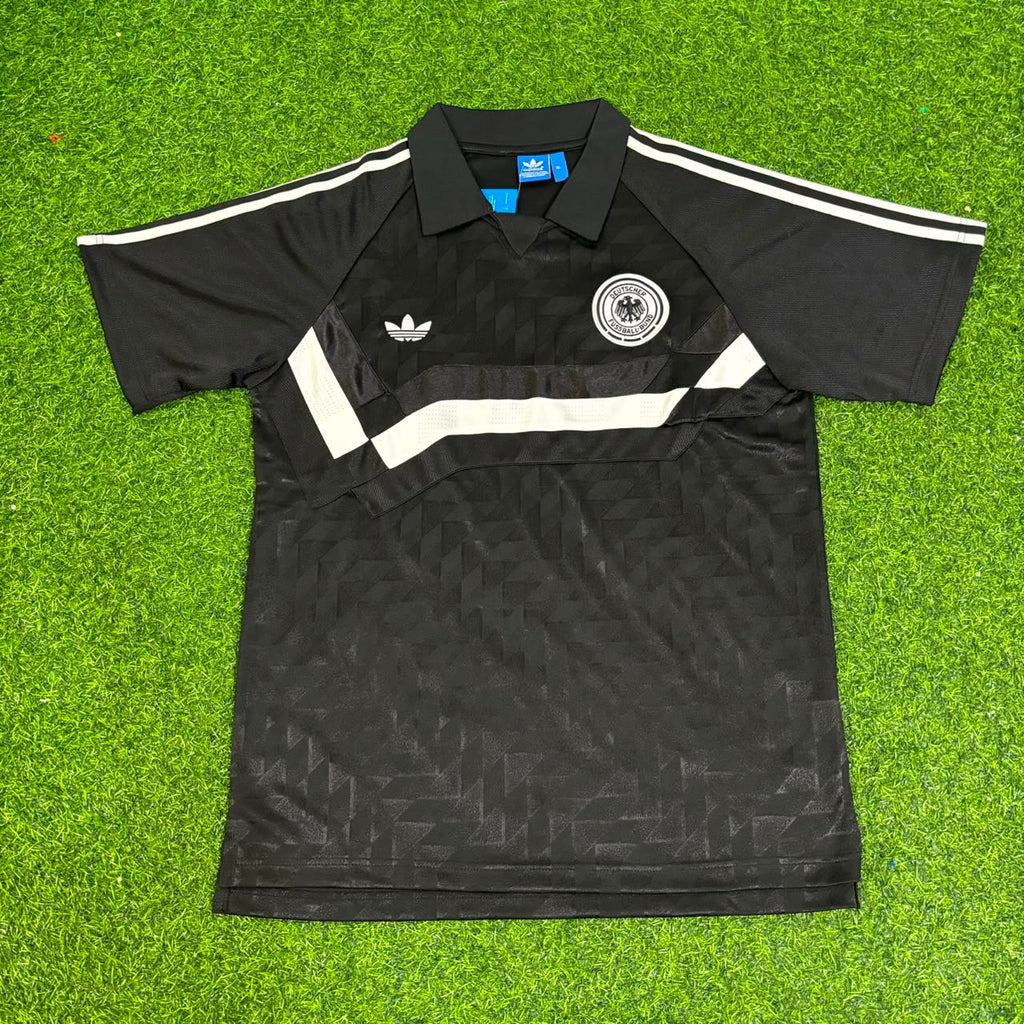 Jürgen Klinsmann Deutschland 1990 WM Schwarzes Retro – Front View